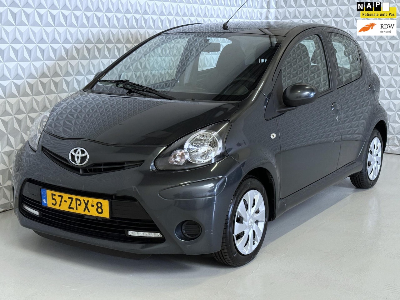 Toyota Aygo - 1.0 VVT-i Aspiration Airco 5-deurs AUTOMAAT (2013) - AutoWereld.nl