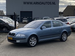 Skoda Octavia - 1.6 Ambiente 5-DEURS, 1E EIGENAAR, AIRCO, CRUISE CONTROL, APK TOT 04-10-2025, ELEK-RAMEN,