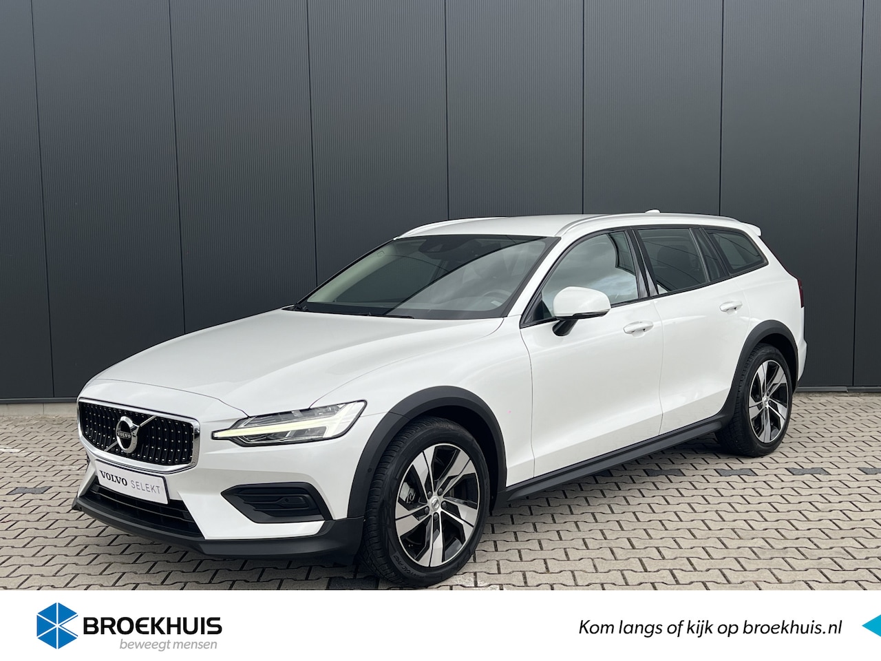 Volvo V60 Cross Country - T5 AWD Pro | Trekhaak | BLIS | Camera | Standkachel | Keyless Entry - AutoWereld.nl