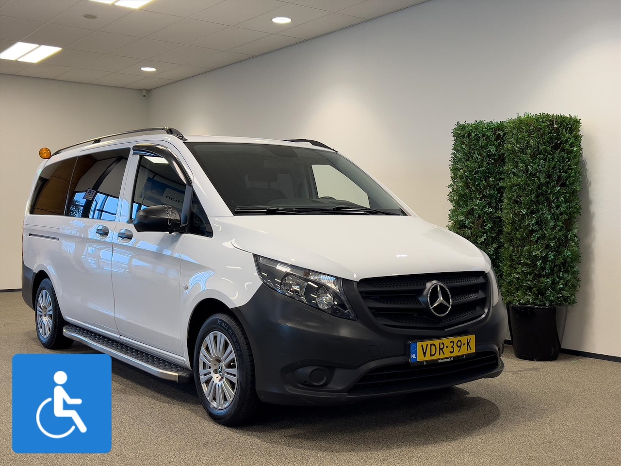 Mercedes-Benz Vito - L2H1 Rolstoelbus - AutoWereld.nl