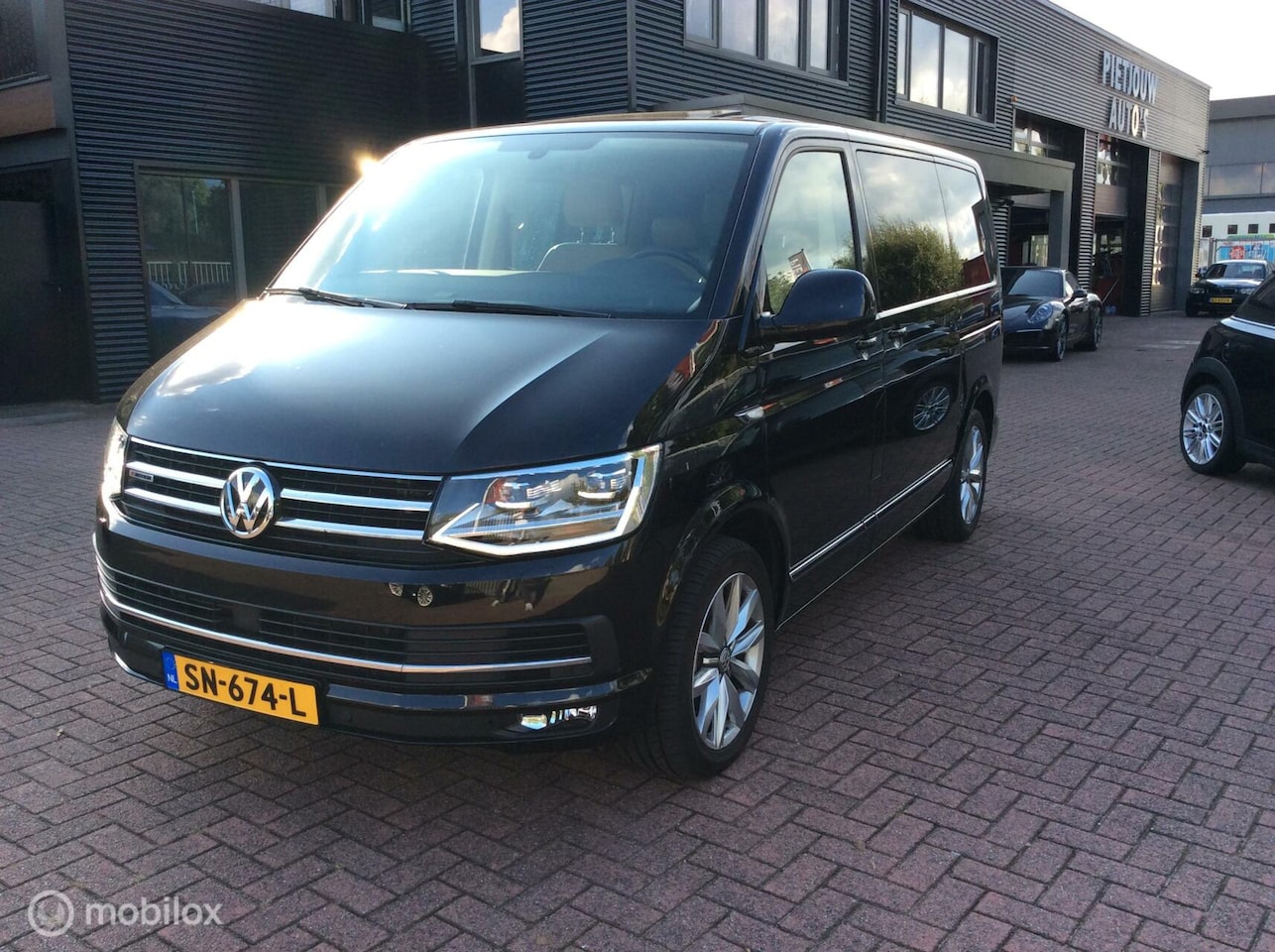 Volkswagen Transporter Multivan - 2.0 TDI L1H1 Highline 7 pers - AutoWereld.nl