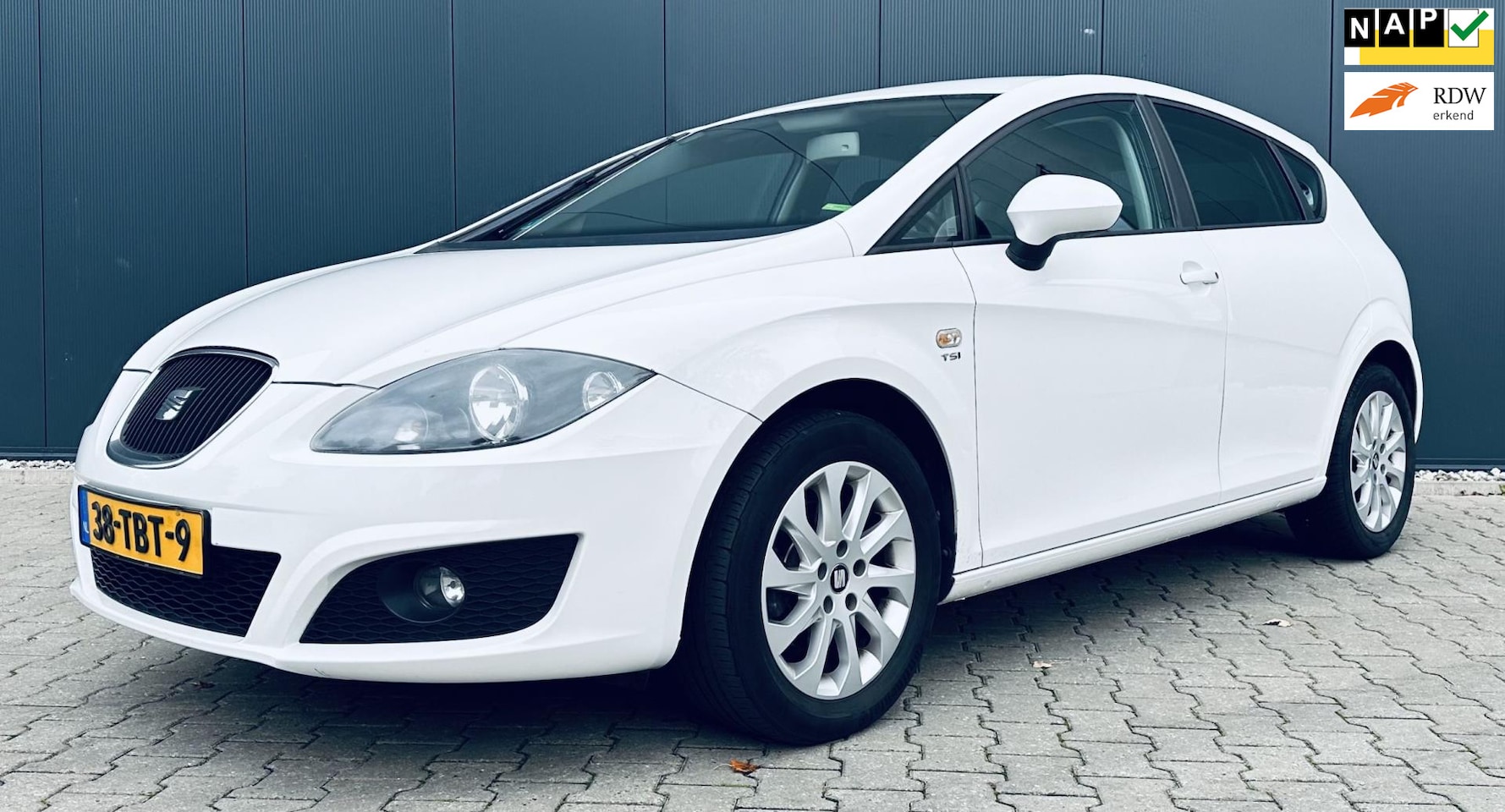 Seat Leon - 1.2 TSI Eco COPA Airco Cruise NAVI Leder PDC Trekhaak - AutoWereld.nl