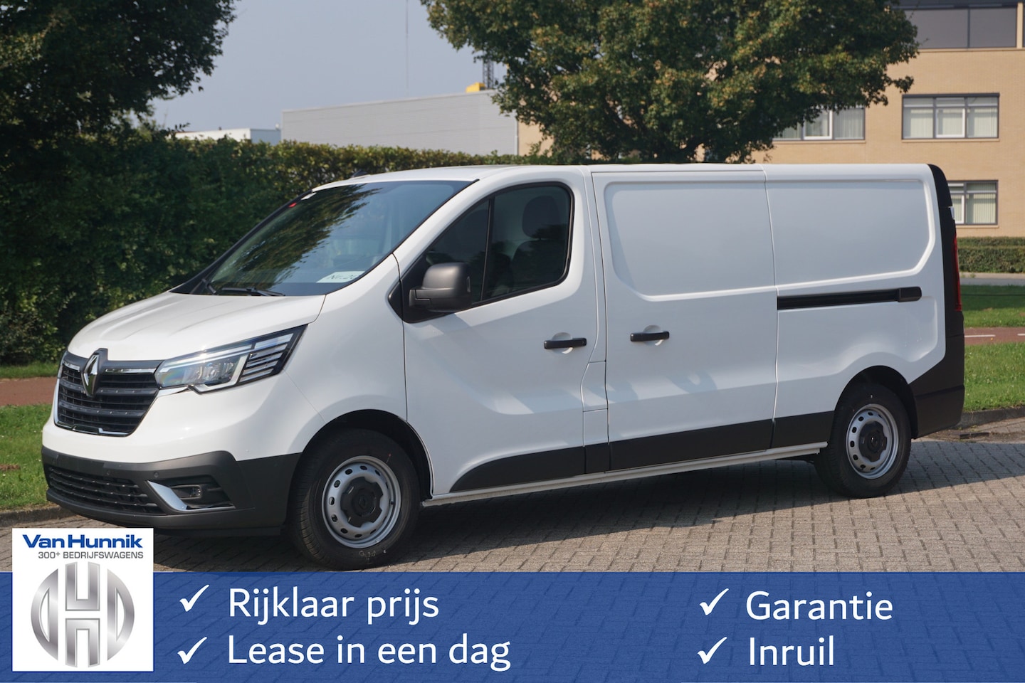 Renault Trafic - T30 L2H1 150PK EDC Automaat Blis, Easylink Apple CP / Cam, Trekhaak 2x Schuifdeur!! NR. 31 - AutoWereld.nl