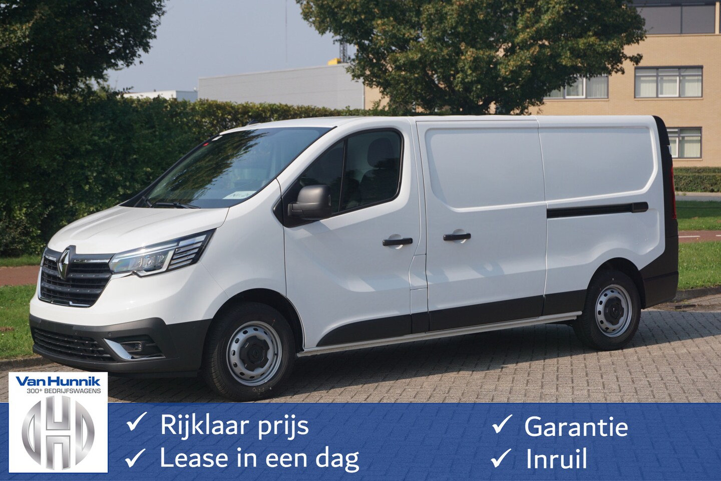 Renault Trafic - T30 L2H1 150PK EDC Automaat Blis, Easylink Apple CP / Cam, Trekhaak 2x Schuifdeur!! NR. 32 - AutoWereld.nl