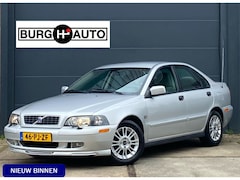 Volvo S40 - 2.0 Europa - AUTOMAAT - NL AUTO - AIRCO - STOELVERWARMING - CRUISE CONTROLE - NAP - YOUNGT