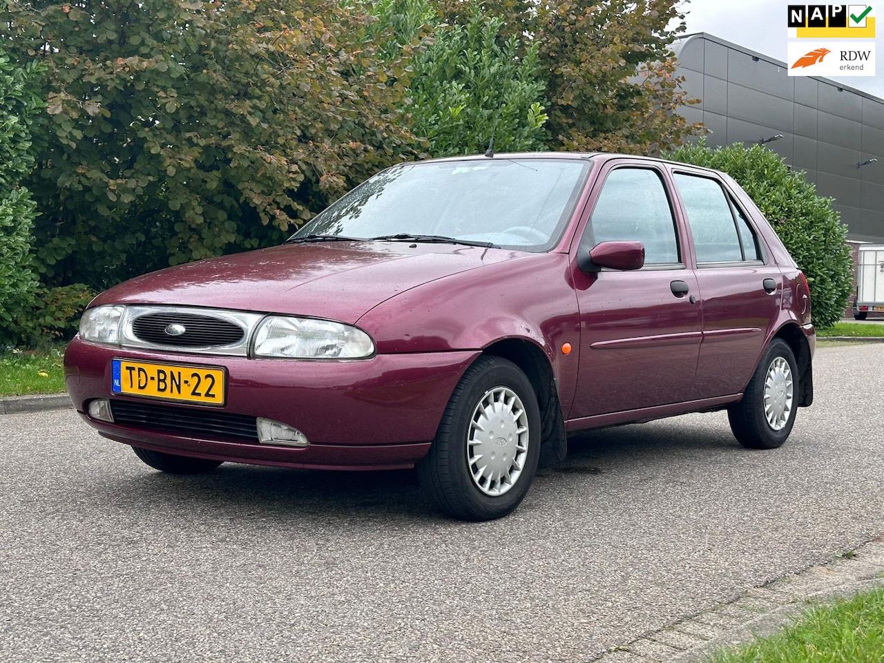 Ford Fiesta - 1.3-16V Ghia Automaat*5DR*09-10-2025 APK*66.000 NAP*Elektrische schuifdak*Trekhaak*Elektri - AutoWereld.nl