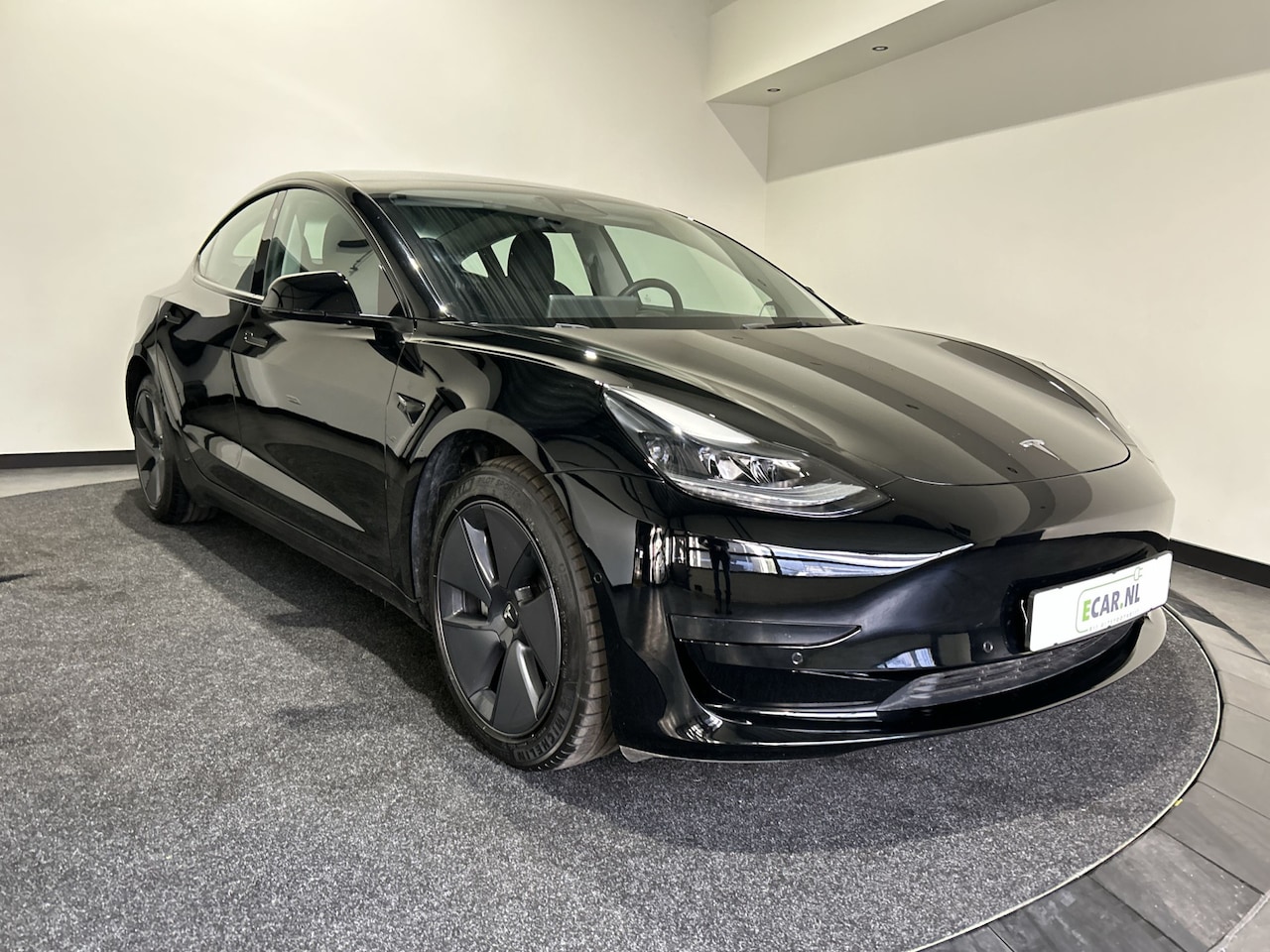 Tesla Model 3 - Standard RWD Plus 60 kWh | Let op! Deze auto heeft de standaard velgen! Foto is als voorbe - AutoWereld.nl