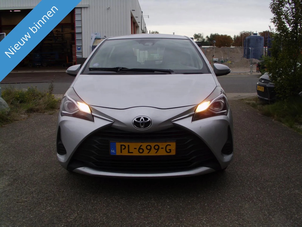 Toyota Yaris - TOYOTA 1.5 MET NAVI CAMMERA AIRCO TERKHAAK - AutoWereld.nl