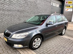 Skoda Octavia Combi - 1.2 TSI Elegance PDC Trekhhaak Clima Ketting vervangen 2023