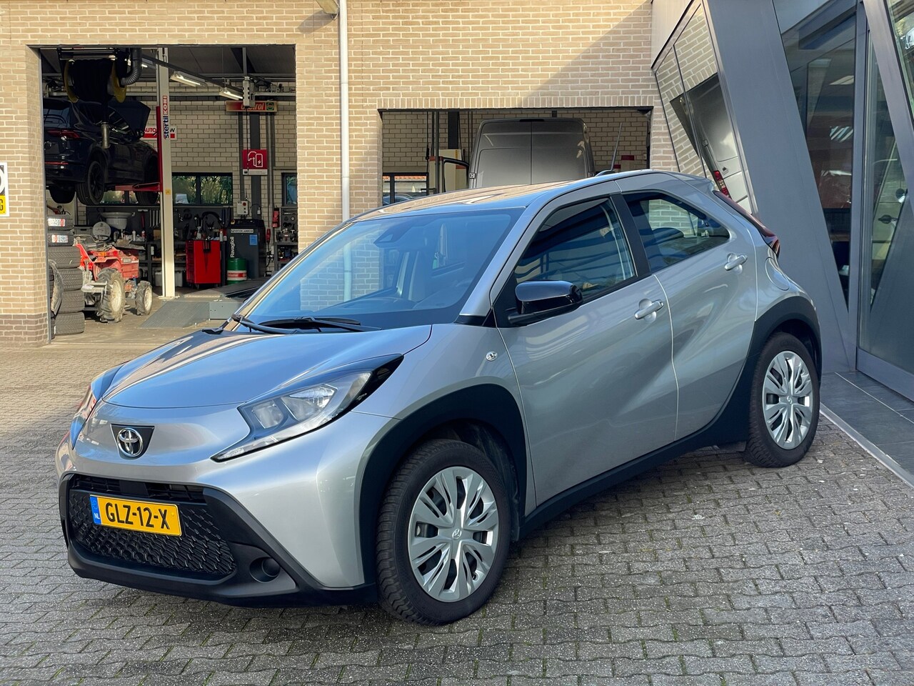 Toyota Aygo X - 1.0 VVT-i MT play 1.0 VVT-i MT play - AutoWereld.nl