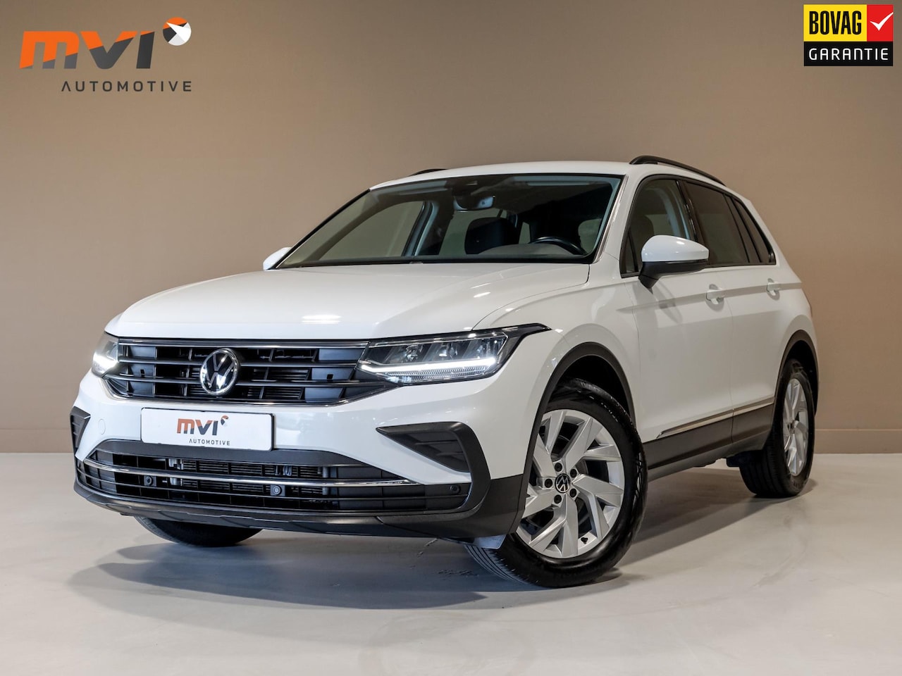 Volkswagen Tiguan - 1.5 TSI Life / 150pk / Stoel en stuurwielverwarming / Achteruitrij camera / - AutoWereld.nl