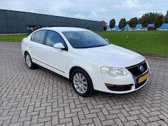 Volkswagen Passat - 1.6 FSI