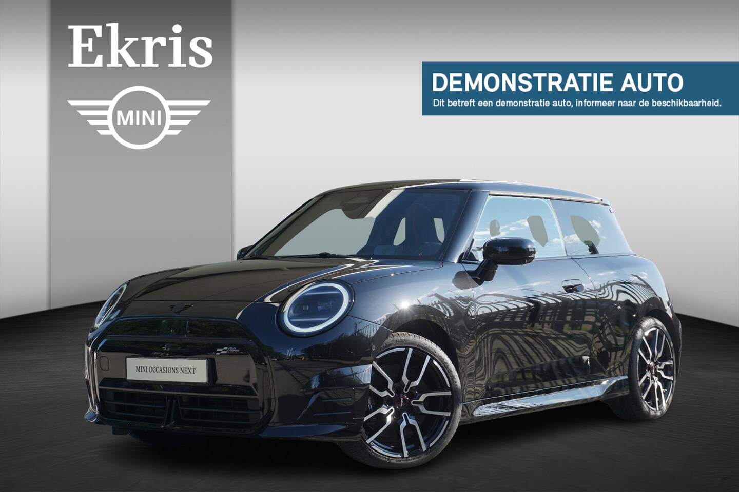 MINI Cooper - 3-deurs E John Cooper Works Uitvoering | Pakket XL | 18 inch JCW Lap Spoke 2-tone | Glazen - AutoWereld.nl