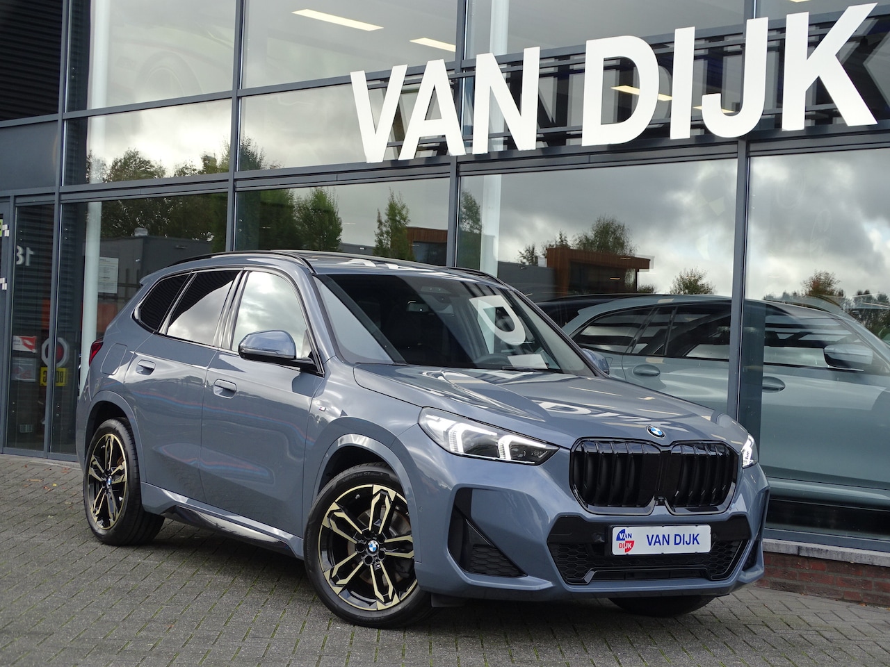 BMW X1 - xDrive23i M Sport Pano.Dak Innovation Pack Elek.Stoel Driv.Ass.Plus Harman/Kardon Head-up - AutoWereld.nl