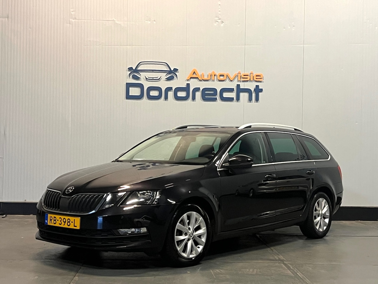 Skoda Octavia Combi - 1.6 TDI Greentech Ambition Business|DSG|Navi|Apple Carplay|Stoel Verw|Dealer Onderhouden - AutoWereld.nl