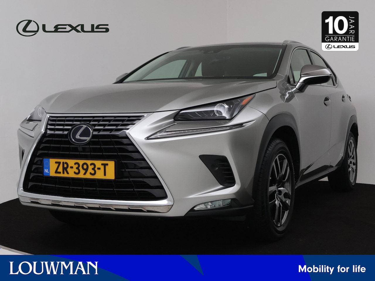 Lexus NX - 300h AWD Sport Edition | Trekhaak | Navigatie | Stoelverwarming | Rood Leder | - AutoWereld.nl