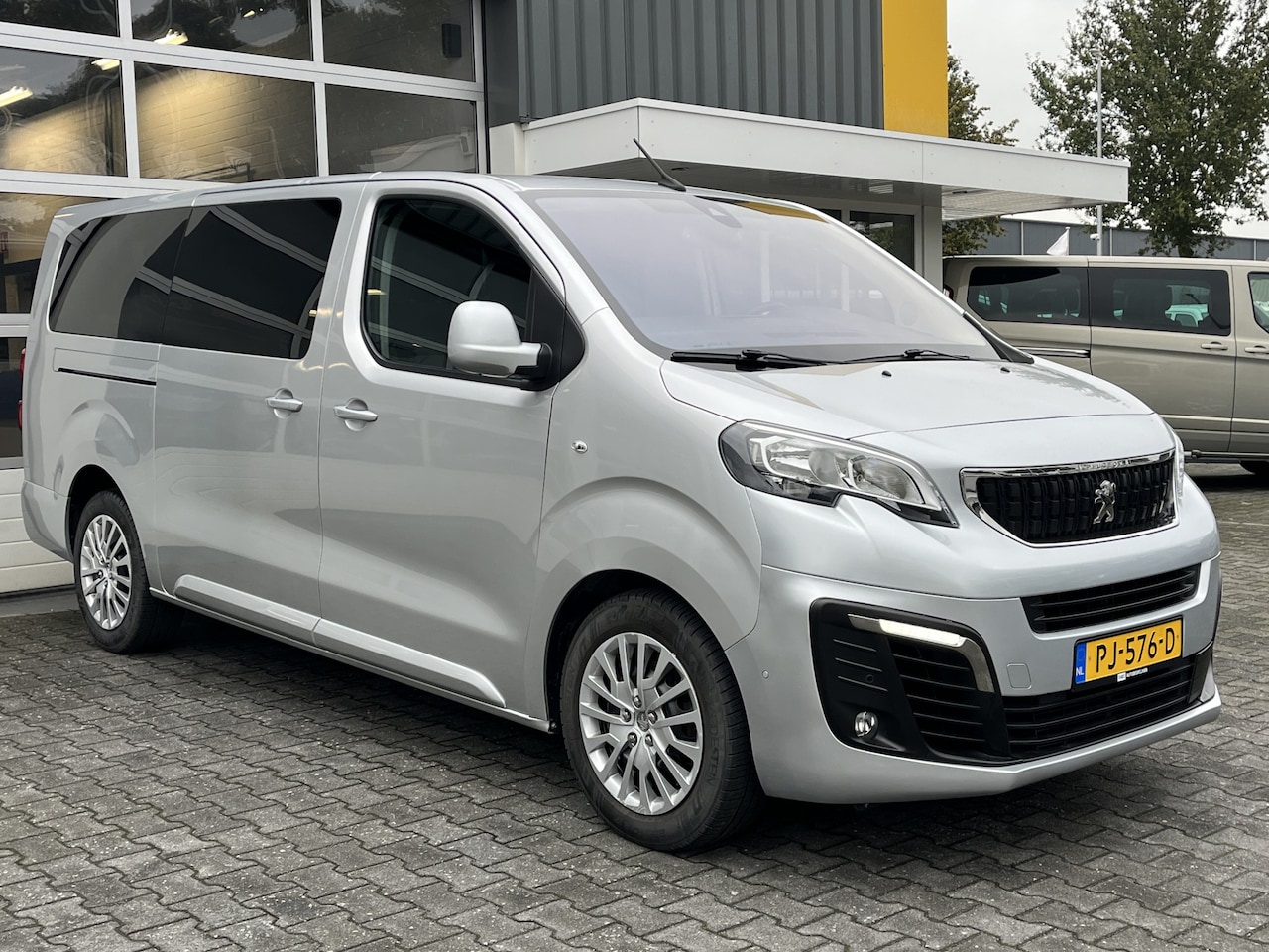 Peugeot Traveller - 9-persoons 1.6 BlueHDi 115 Business Long S&S Cruise control Climat control Trekhaak PDC EU - AutoWereld.nl