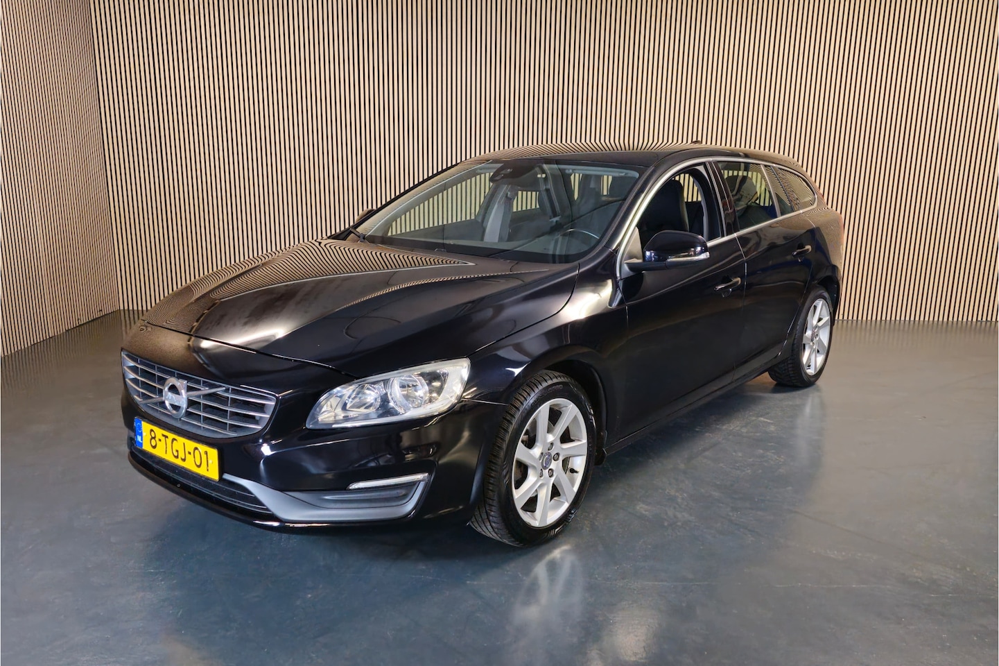 Volvo V60 - 1.6 T3 Momentum 1.6 T3 Momentum - AutoWereld.nl