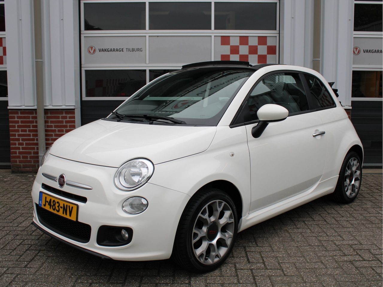 Fiat 500 C - 1.2 Lounge Sport Airco/Bluetooth/Halfleer/16inchLMV - AutoWereld.nl