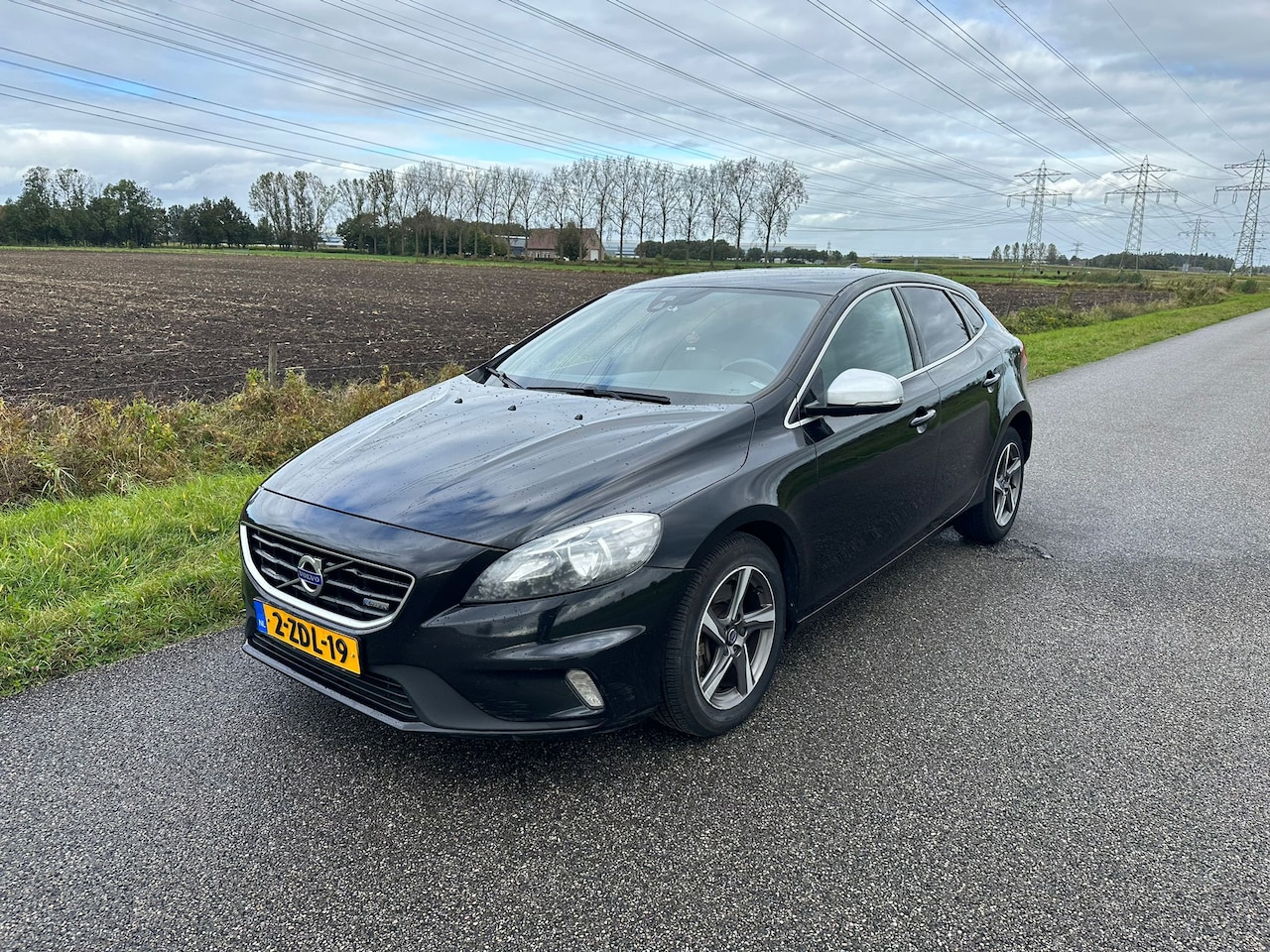 Volvo V40 - 2.0 D4 R-Design Business LEDER / AIRCO / STL VERWARMING / NAP ! - AutoWereld.nl