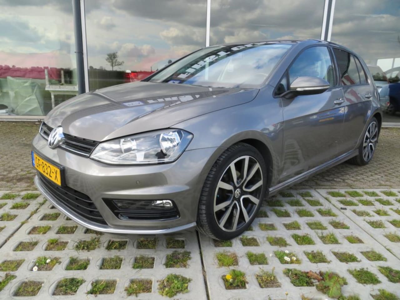 Volkswagen Golf - 1.2 TSI Edition R-Line Nap! Camera Leer Navi PDC - AutoWereld.nl