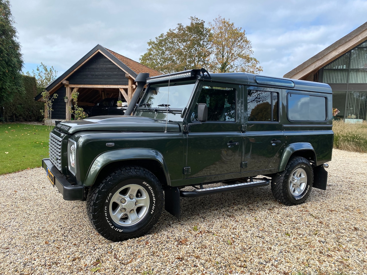 Land Rover Defender - 2.4 TD 110" X-Tech DC Auto is klaar voor de jacht