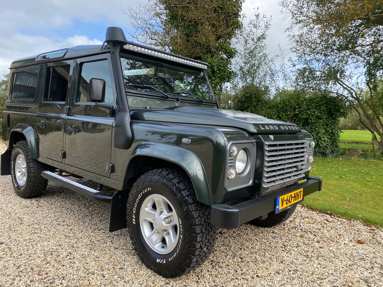 Land Rover Defender - 2.4 TD 110" X-Tech DC Auto is klaar voor de jacht - AutoWereld.nl