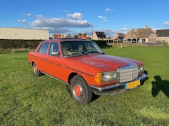 Mercedes-Benz 200-280 (W123) - 240 D