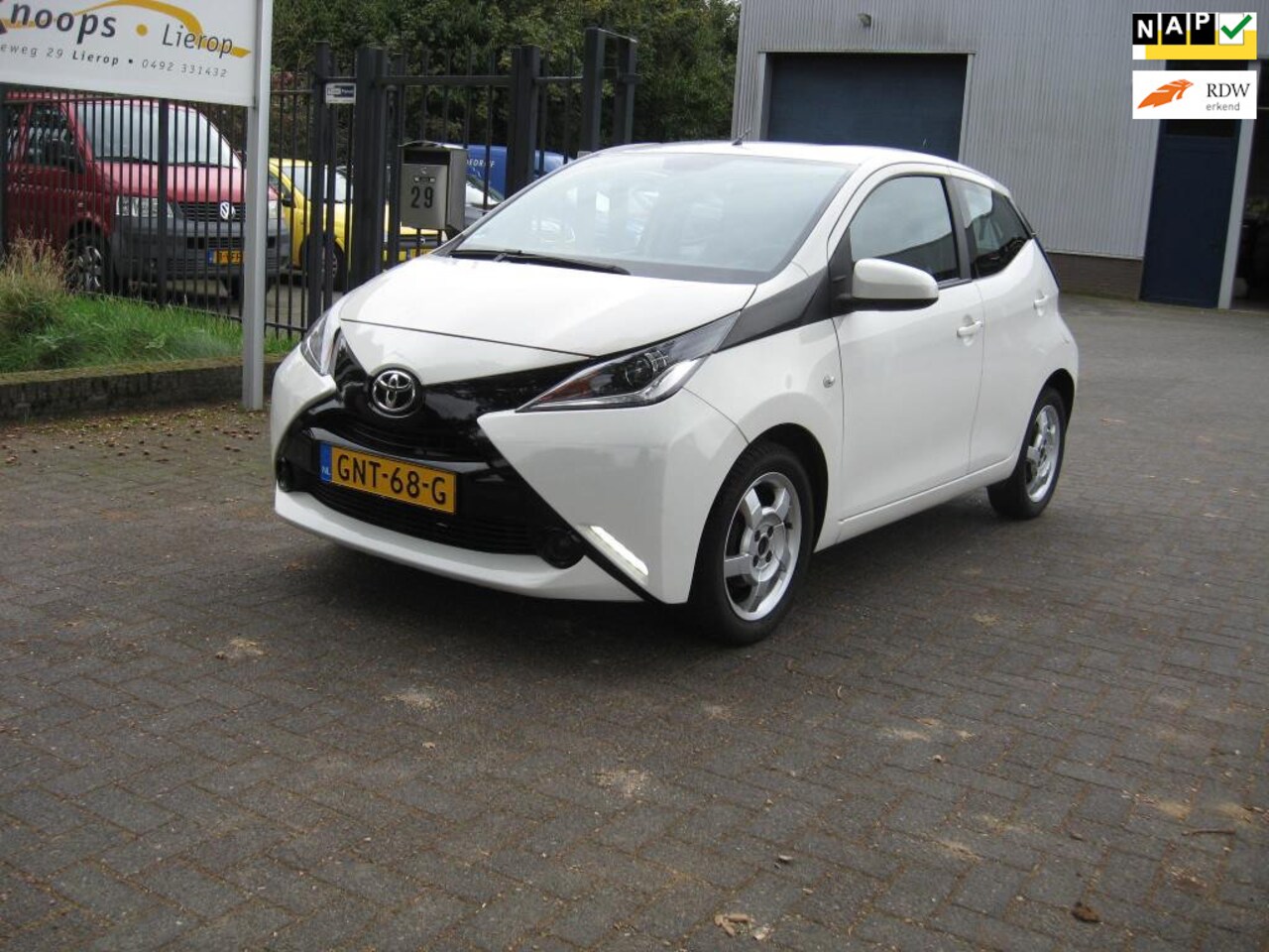 Toyota Aygo - 1.0 VVT-i x-play 1.0 VVT-i x-play - AutoWereld.nl