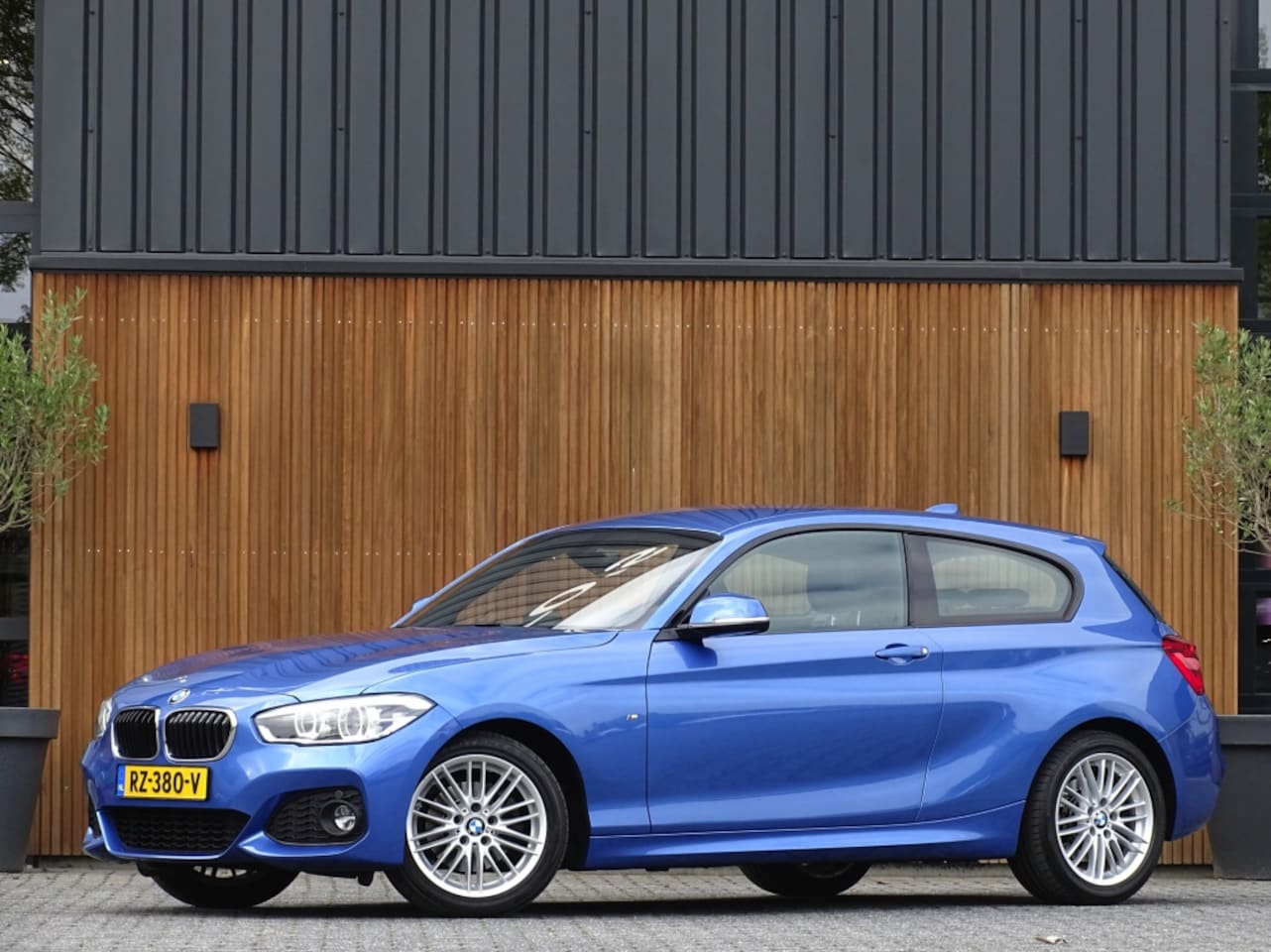 BMW 1-serie - 120i TwinTurbo 184PK High Ex. / M-Sport / LED *NAP* - AutoWereld.nl