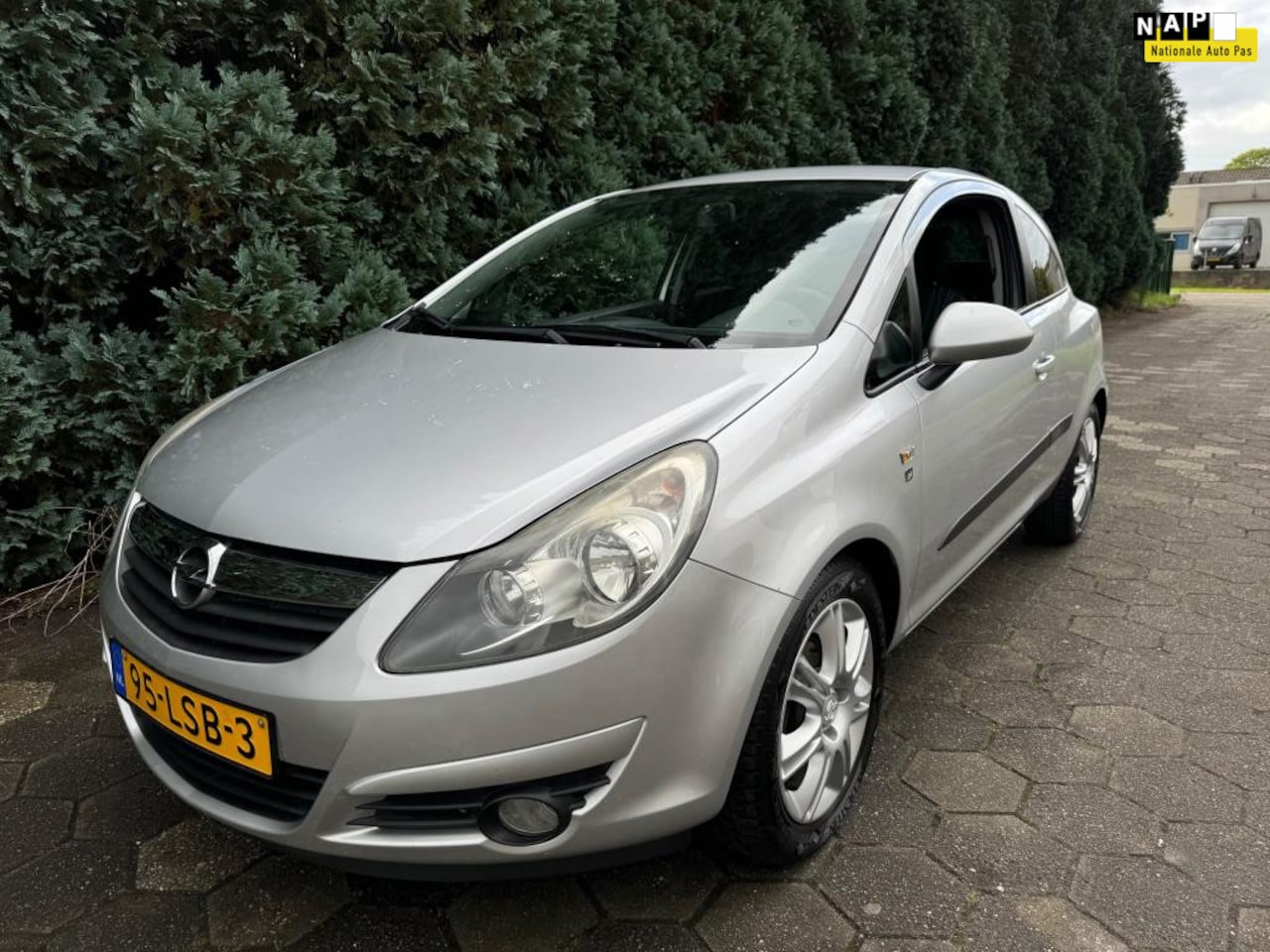 Opel Corsa - 1.2-16V '111' Edition 1.2-16V '111' Edition - AutoWereld.nl