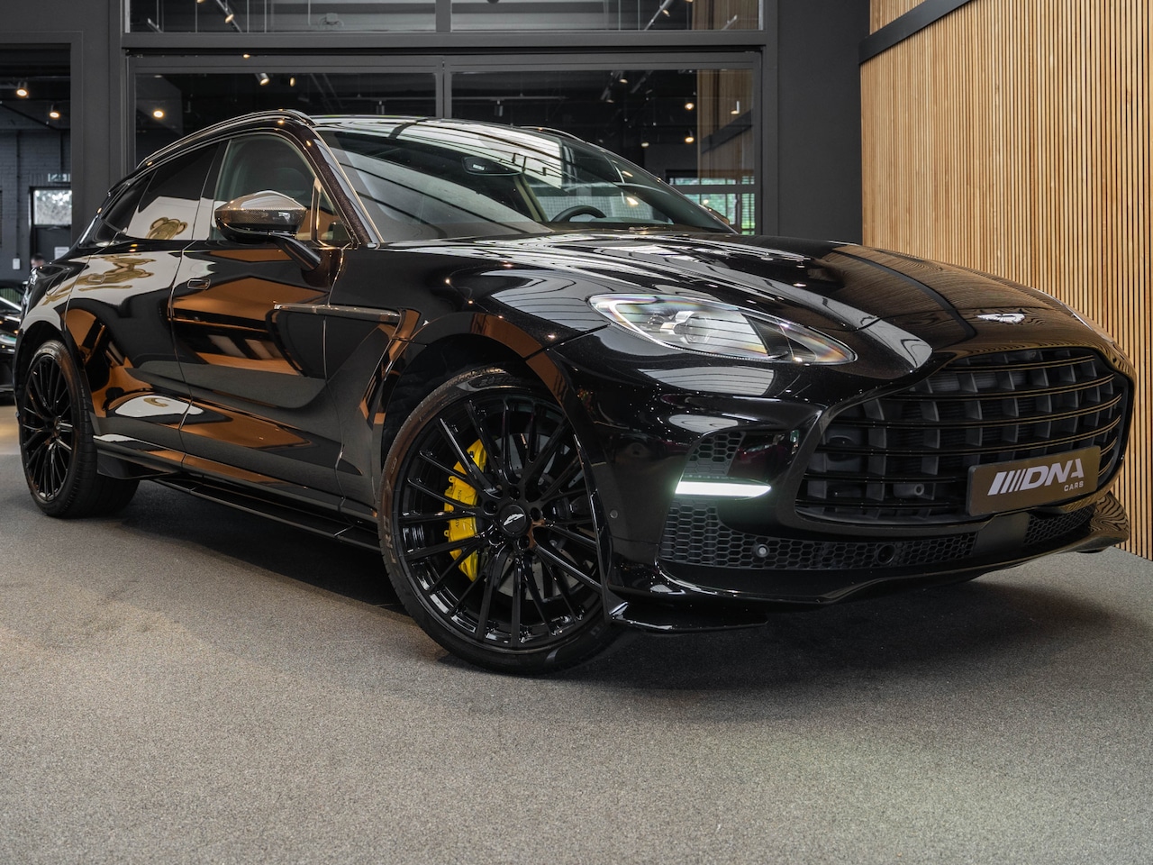 Aston Martin DBX - V8 707 Carbon Sport uitlaat 4.0 V8 707 Keramisch - AutoWereld.nl