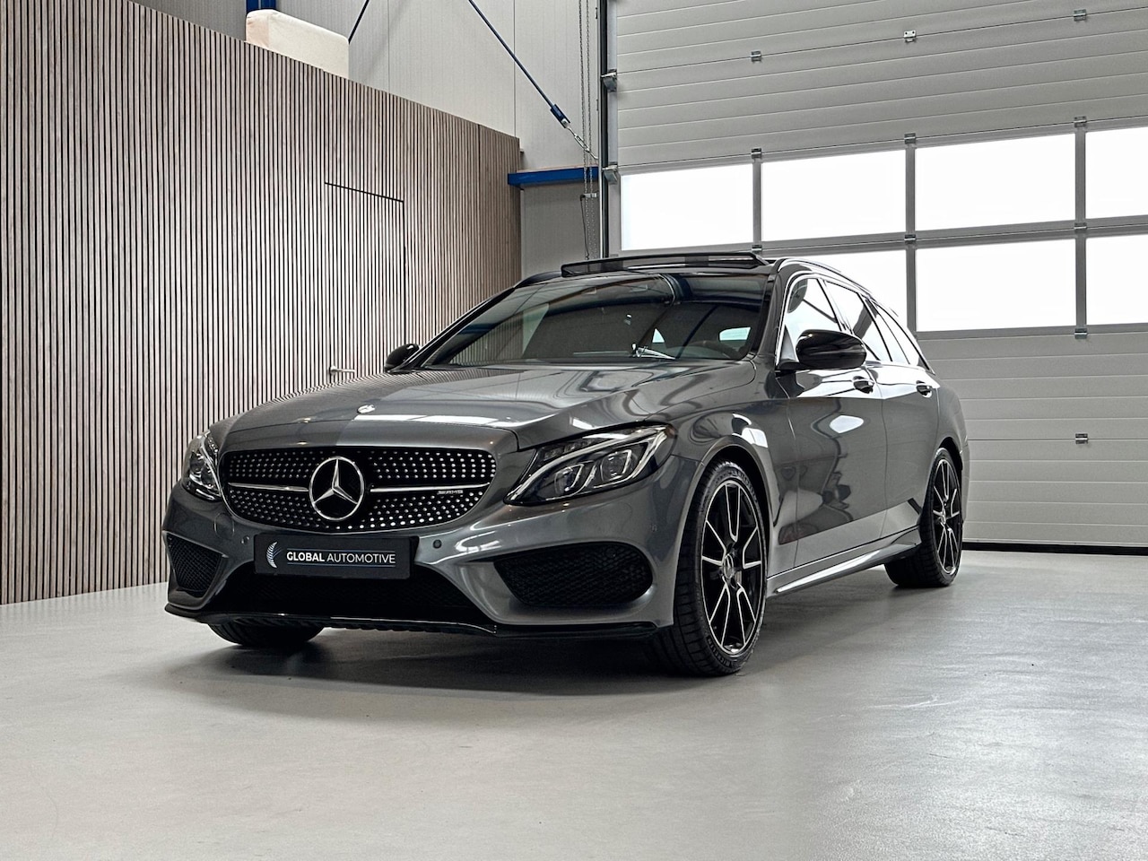 Mercedes-Benz C-klasse Estate - AMG C43 4MATIC 367 PK - SCHAALSTOELEN - BURMESTER - PANORAMADAK - ALCANTARA STUUR - CARBON - AutoWereld.nl