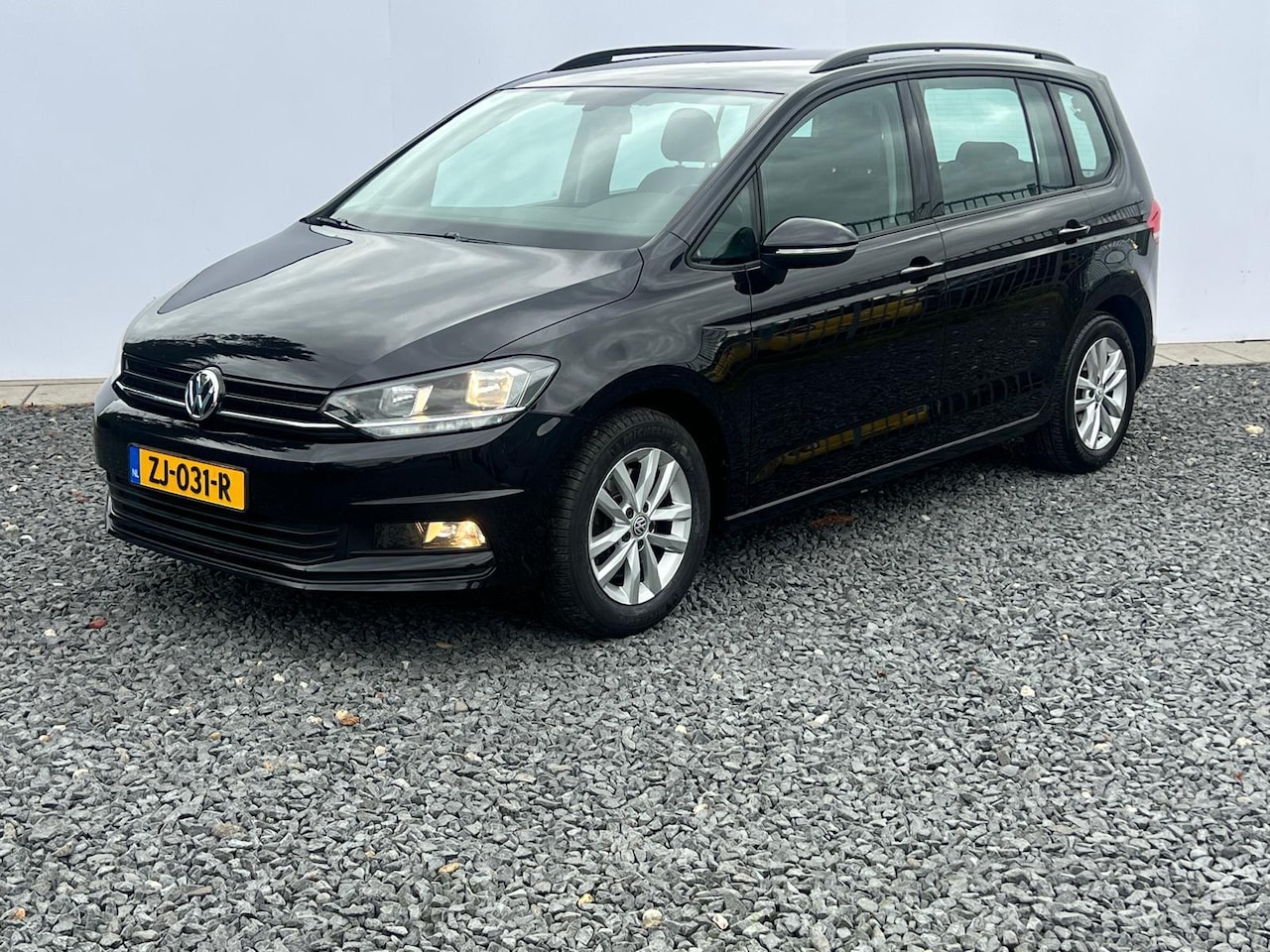 Volkswagen Touran - 1.2 TSI Comfortline 7persoons Handgeschakeld - Airco - 16'' Lichtmetaal - De ideale gezins - AutoWereld.nl