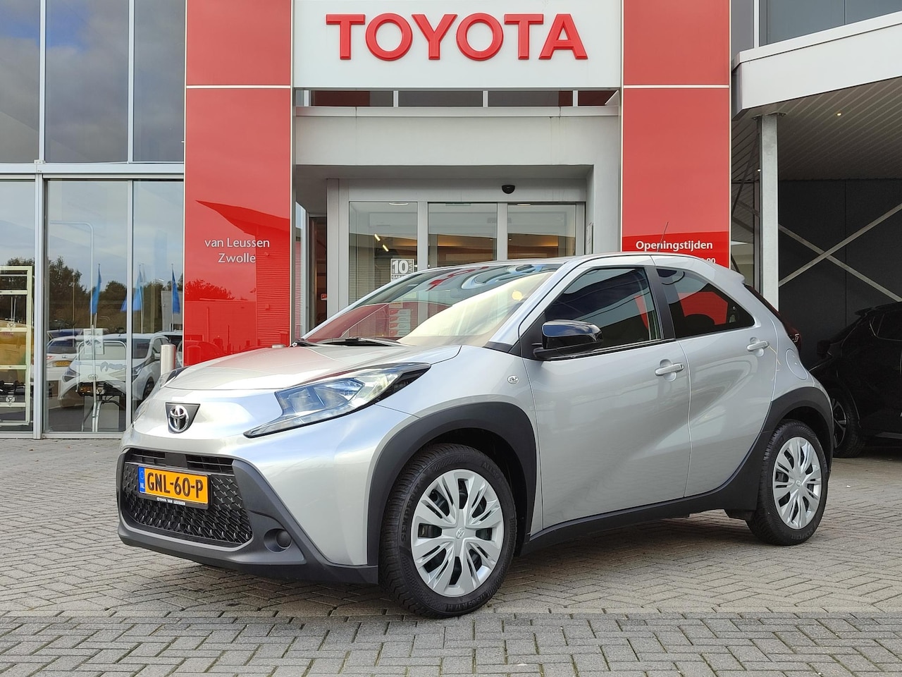 Toyota Aygo X - 1.0 VVT-i MT play 4S-BANDEN AIRCO BLUETOOTH APPLE/ANDROID AD-CRUISE CAMERA EL-RAMEN/SPIEGE - AutoWereld.nl