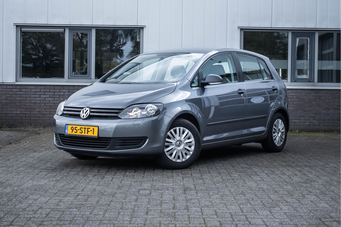 Volkswagen Golf Plus - 1.2 TrendLine automaat - AutoWereld.nl