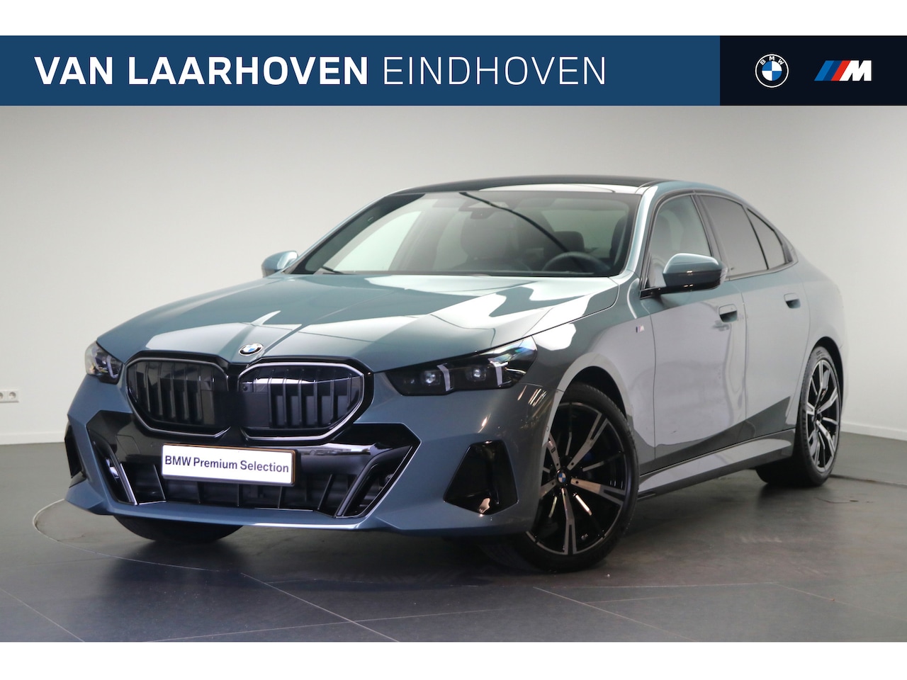 BMW 5-serie - 520i High Executive M Sport Automaat / Panoramadak / Trekhaak / Stoelventilatie / Adaptiev - AutoWereld.nl