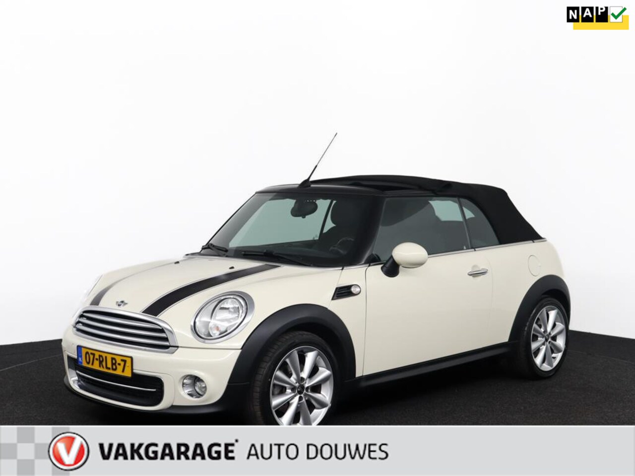 MINI Cabrio - Cooper 1.6 Chili | NAP | Stoelverwarming - AutoWereld.nl