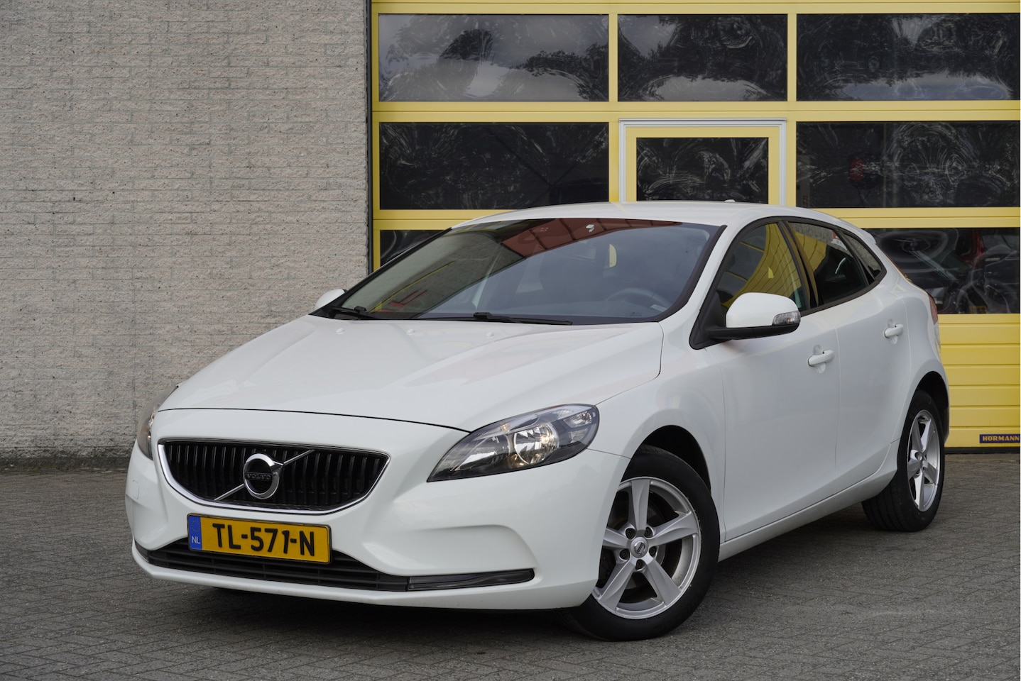 Volvo V40 - 2.0 D2 Edition BJ2018 Lmv 16" | Led | Pdc | Navi | Climate control | Cruise control | Geti - AutoWereld.nl