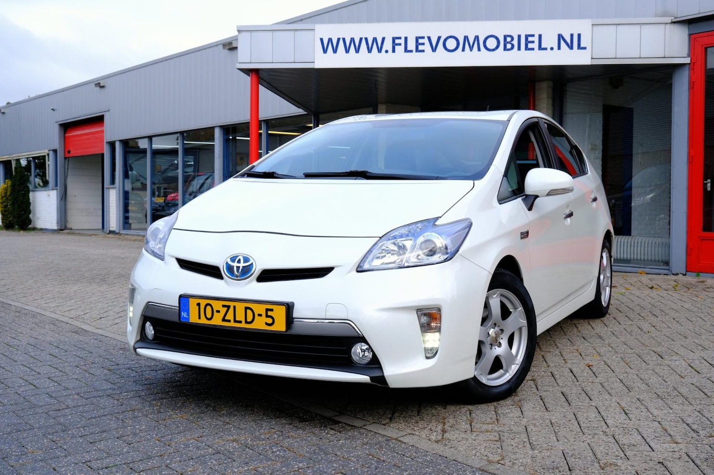 Toyota Prius - 1.8 Plug-in Aspiration Aut. Navi|Clima|Cam|LMV - AutoWereld.nl