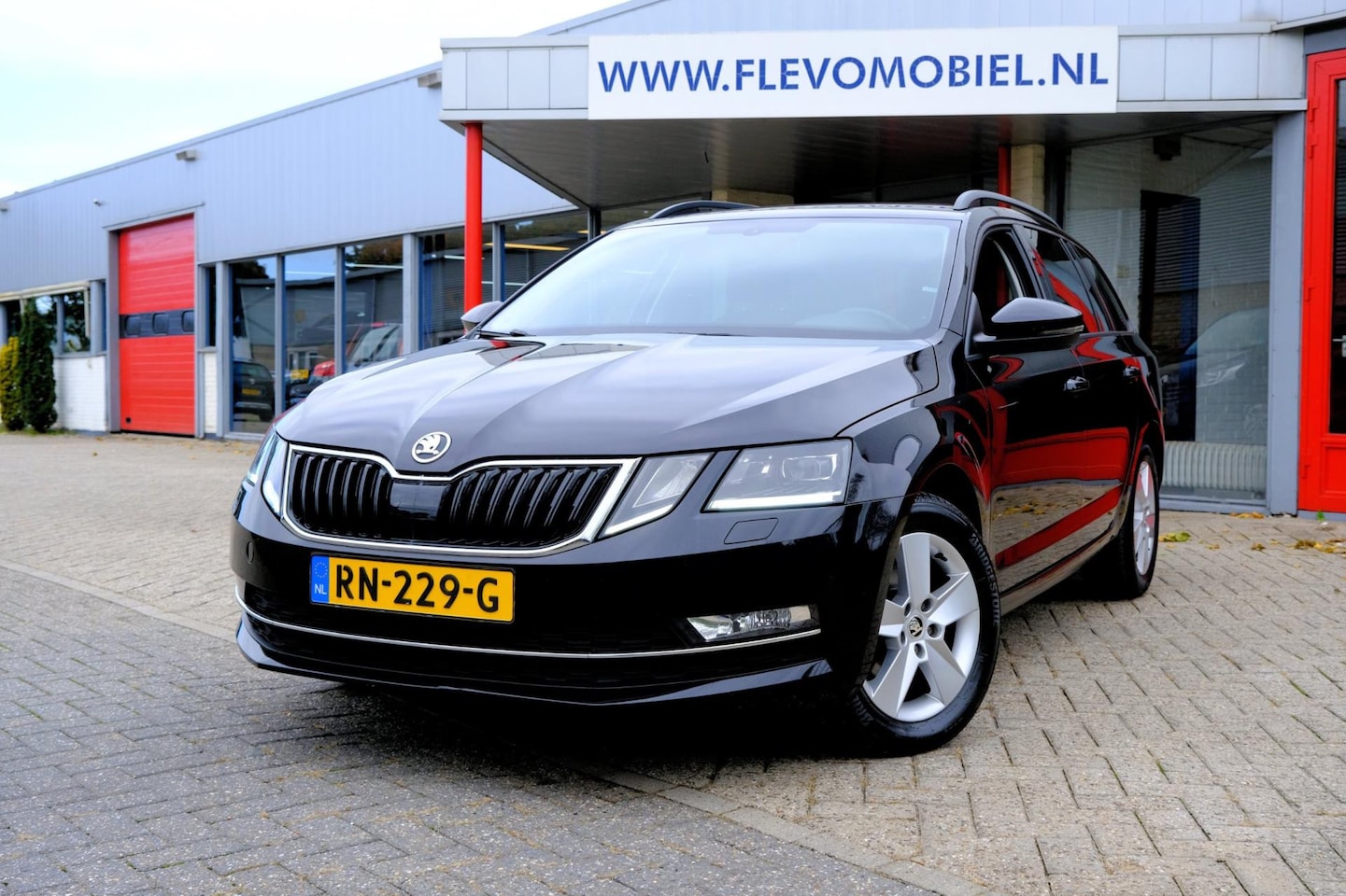 Skoda Octavia Combi - 1.6 TDI Greentech Ambition Aut. Navi|Clima|LMV|Stoelverw. - AutoWereld.nl