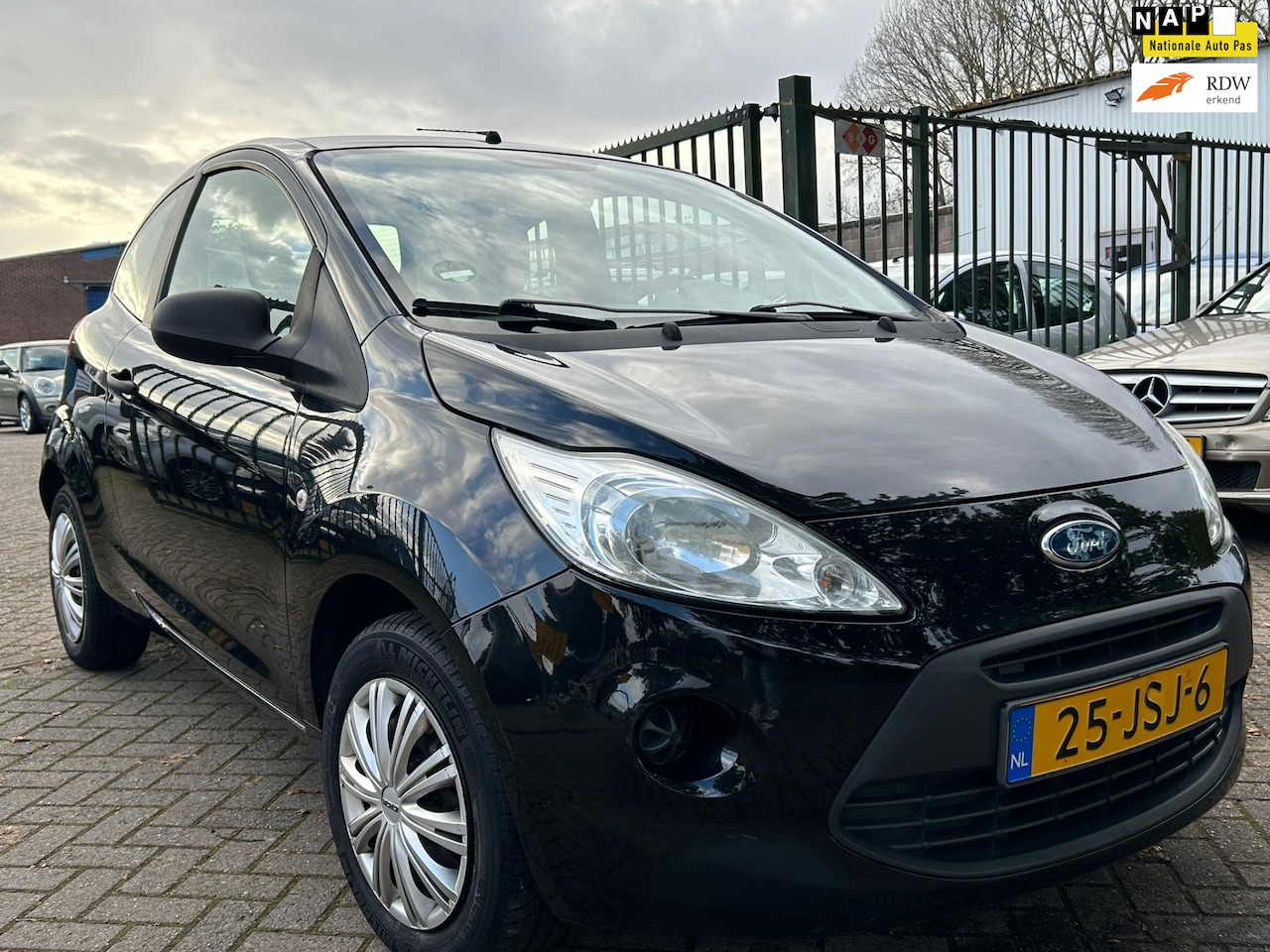 Ford Ka - 1.2 Trend Lage km org nl auto airco elektrische ramen cv op afs - AutoWereld.nl