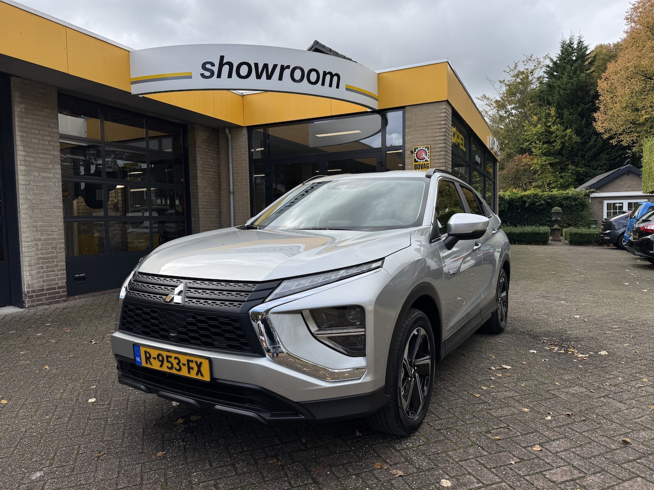 Mitsubishi Eclipse Cross - 2.4 PHEV Instyle Navi Camera Carplay Trekhaak - AutoWereld.nl