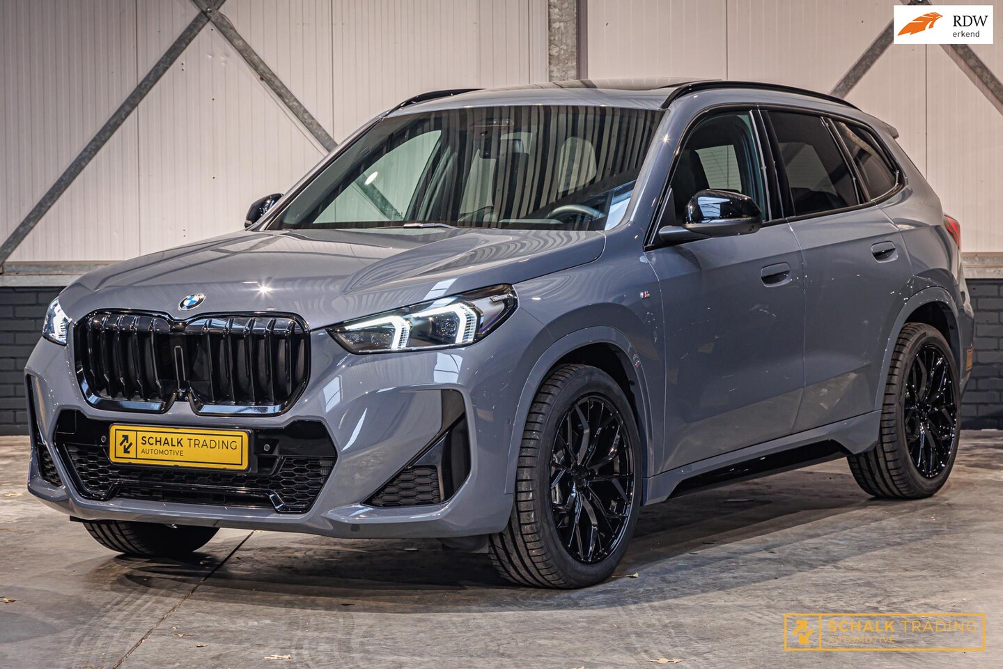 BMW X1 - SDrive18i|M-sport|Full|Pano|H&K|TrekH|HUD|20inch|Gara - AutoWereld.nl