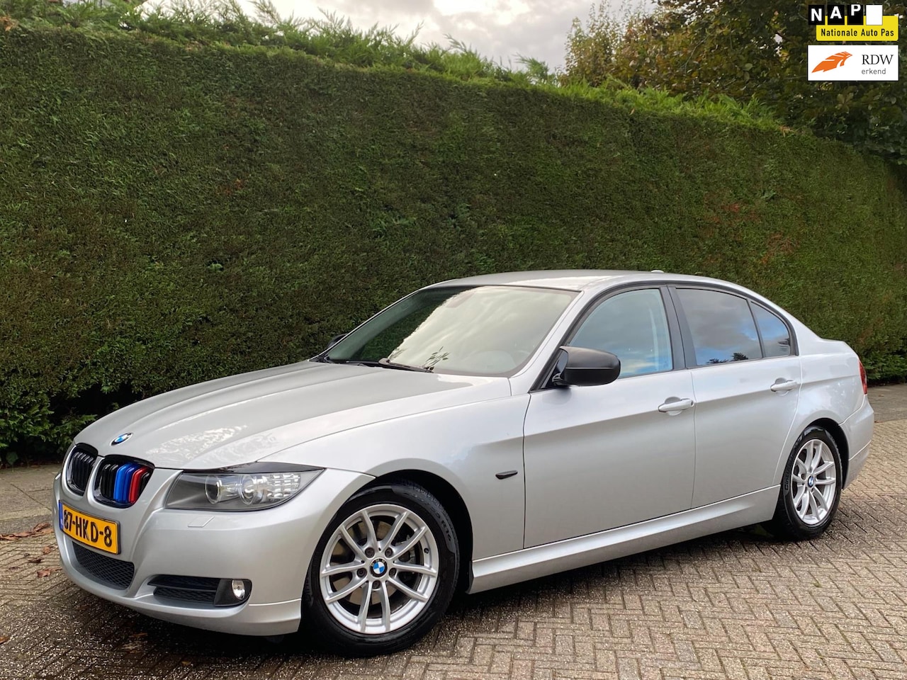 BMW 3-serie - 318i RIJDT SUPER/XENON/PDC/NAVIGATIE/ZEER NETJES - AutoWereld.nl