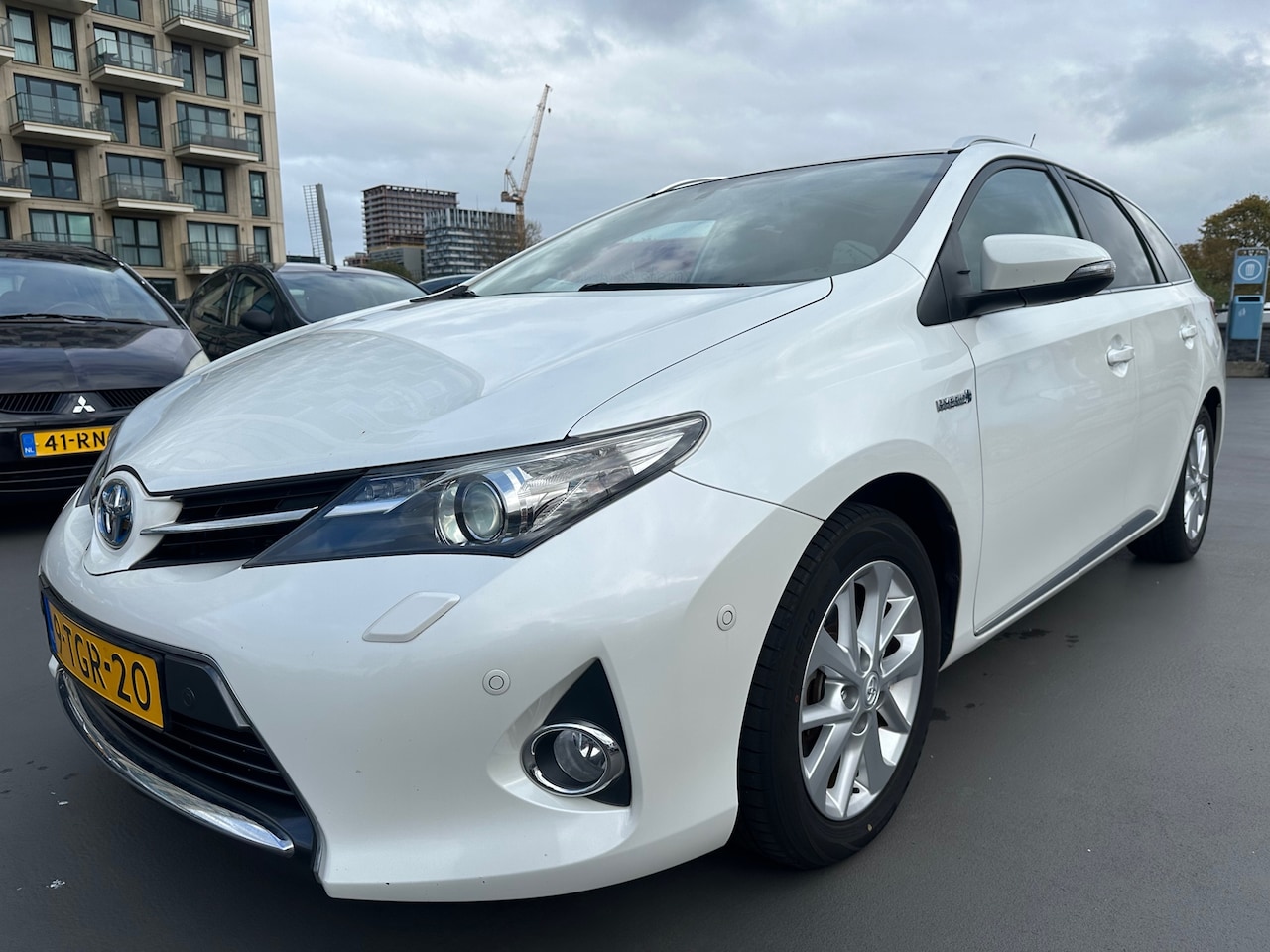 Toyota Auris Touring Sports - 1.8 Hybrid Lease+ Aurco Cruise PDC Xenon Pano - AutoWereld.nl