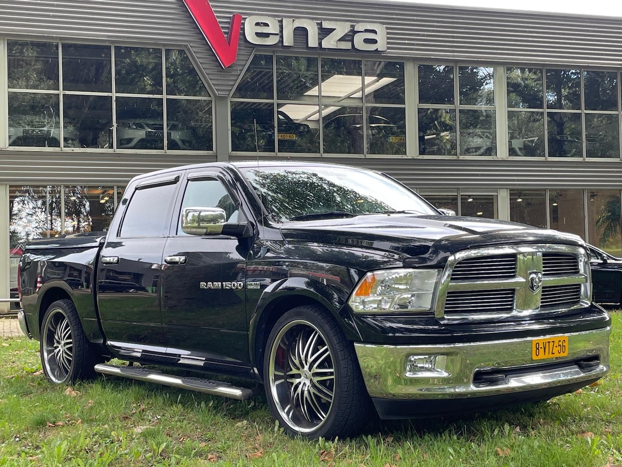 Dodge Ram 1500 - 5.7 V8 4x4 Laramie NL-Auto NAP! GARANTIE - AutoWereld.nl