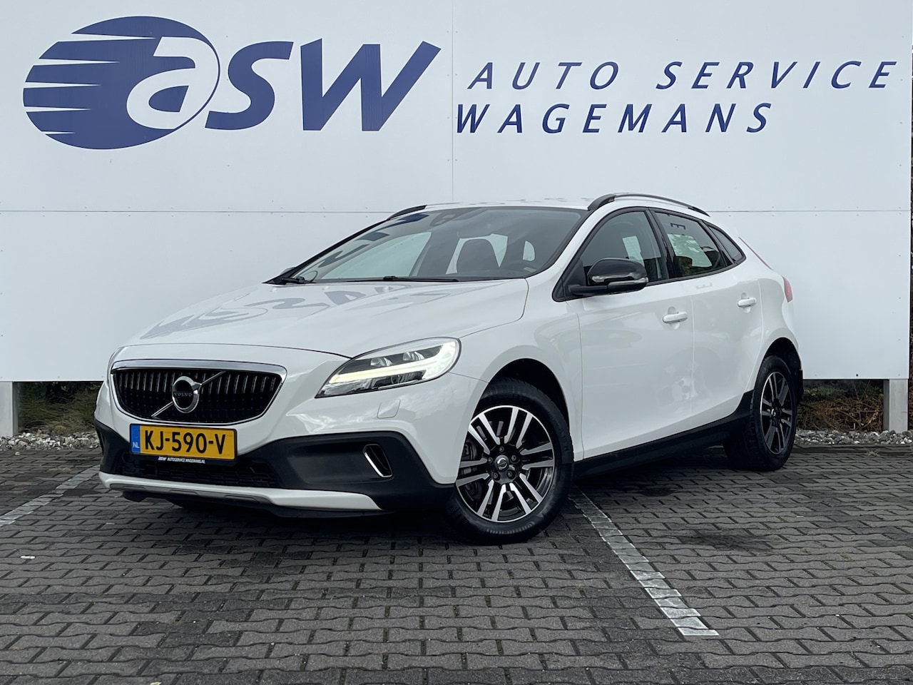 Volvo V40 Cross Country - 1.5 T3 Nordic+ / Navi / Trekhaak / Cruise / LED / Clima - AutoWereld.nl