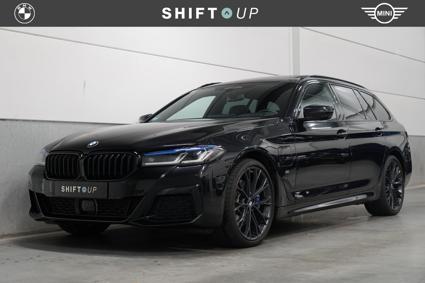 BMW 5-serie Touring - 530e xDrive M-Sport | Panoramadak | CoPilot | Head Up | Elektr. Trekhaak - AutoWereld.nl