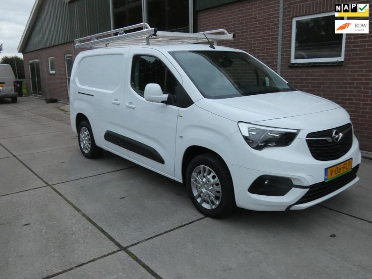 Opel Combo - 1.5D L2H1 Edition* autom *navi/camera*nieuwstaat* - AutoWereld.nl